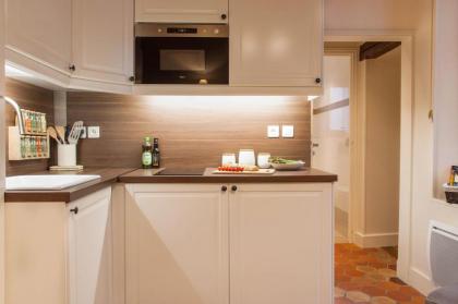 Apartment des Deux Ponts - image 15