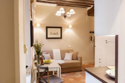 Apartment des Deux Ponts - image 20