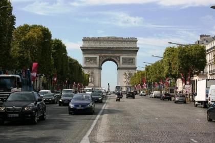 Artois Champs-Elysées - image 3