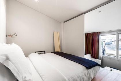 Modern Apartment in the Heart of the Marais - image 10
