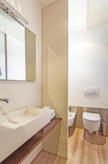 Modern Apartment in the Heart of the Marais - image 14