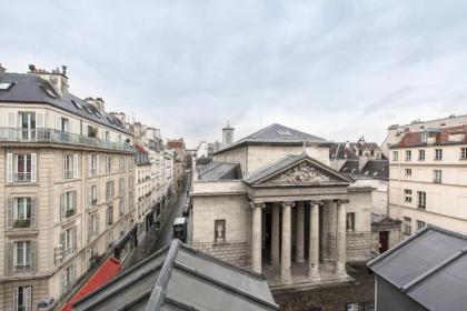 Modern Apartment in the Heart of the Marais - image 16