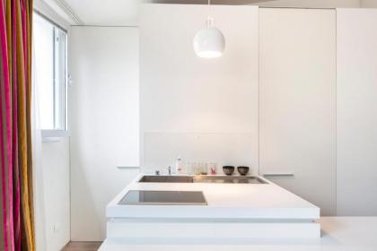 Modern Apartment in the Heart of the Marais - image 4
