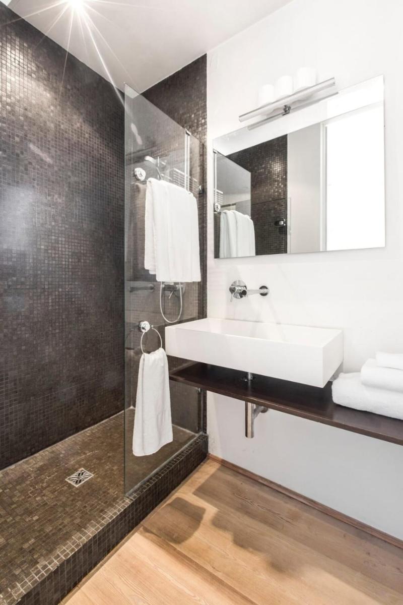 Modern Apartment in the Heart of the Marais - image 5