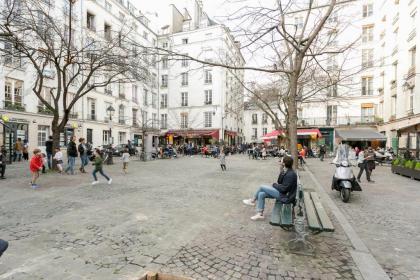 Turenne Place Sainte Catherine - image 4