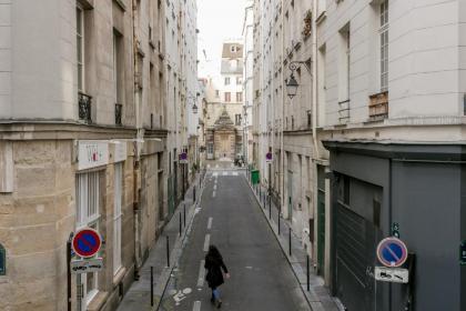 Turenne Place Sainte Catherine - image 7