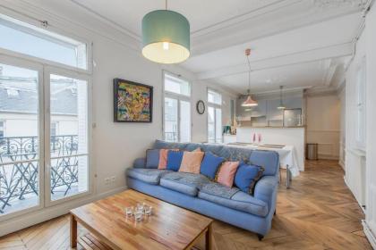 Charming Apartment with Balcony - 5 min Republique - image 1