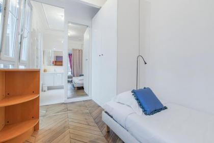 Charming Apartment with Balcony - 5 min Republique - image 11