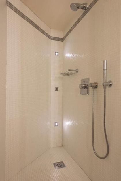 Fenetre sur Cour - image 8