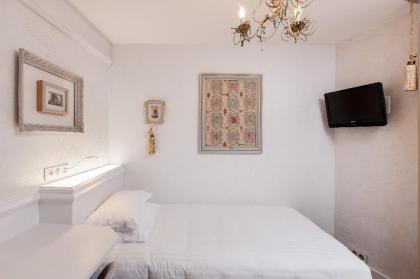 Hotel Bonaparte - image 12