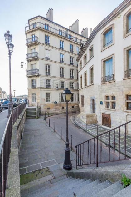 Veeve - Overlooking the Seine on Ile de la Cité - image 15