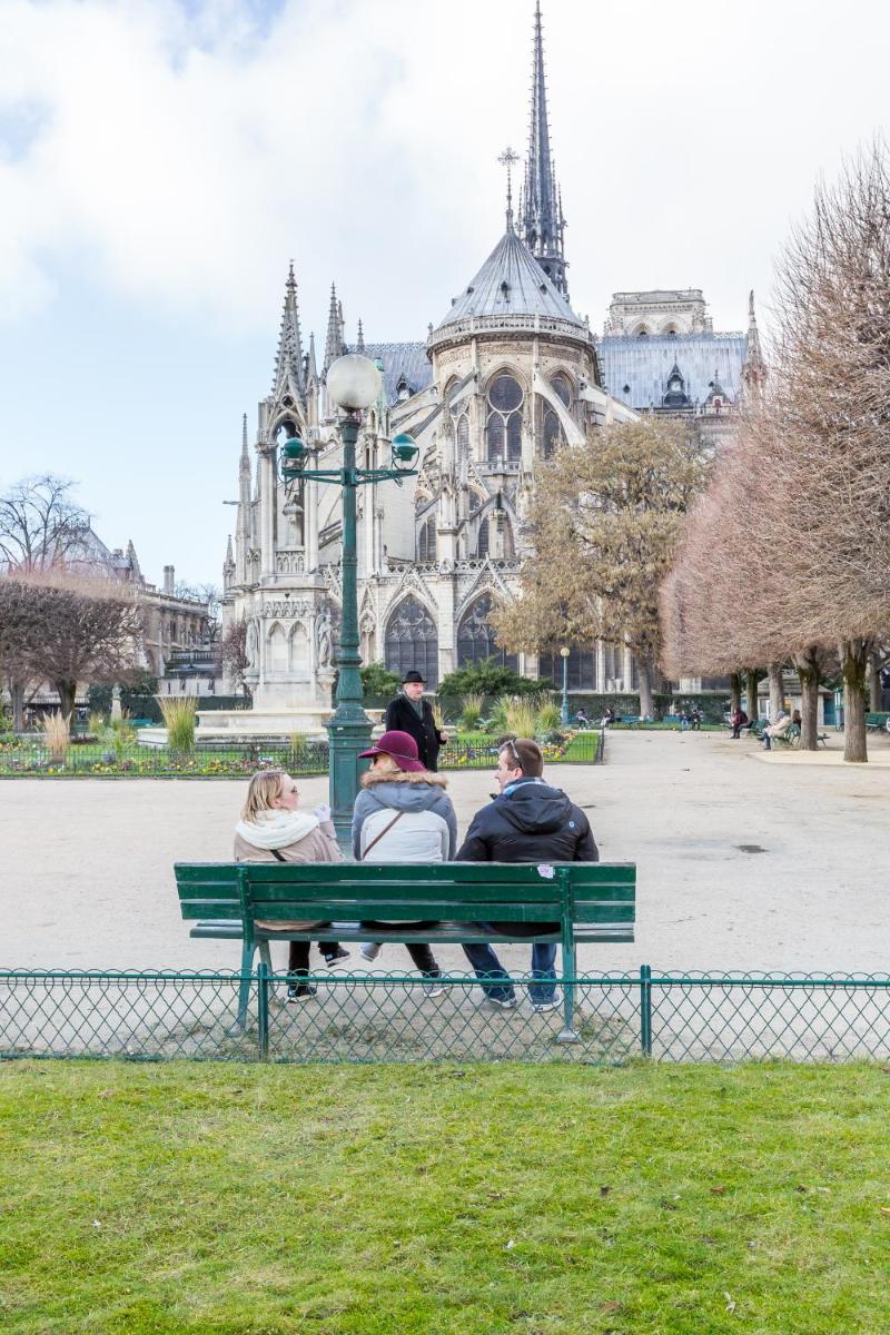 Veeve - Overlooking the Seine on Ile de la Cité - image 6