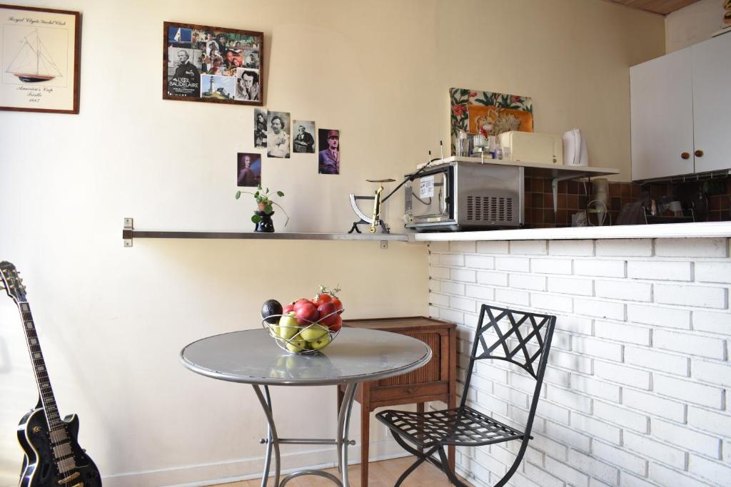 Cozy 1 Bedroom Apartment In 14th - image 4