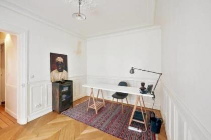 Cosy flat for 2 people near Pigalle - image 10