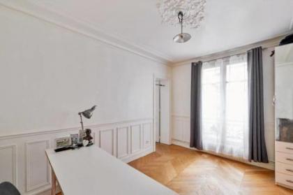 Cosy flat for 2 people near Pigalle - image 11