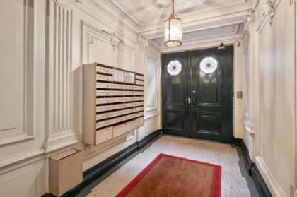 Cosy flat for 2 people near Pigalle - image 12
