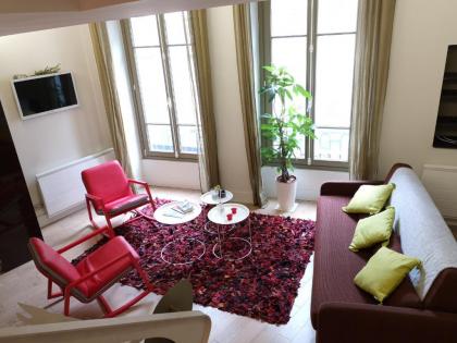 Beautiful duplex in the center of Paris - image 11