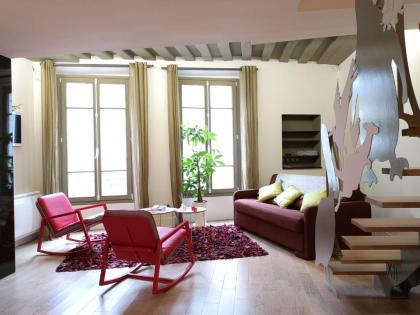 Beautiful duplex in the center of Paris - image 15