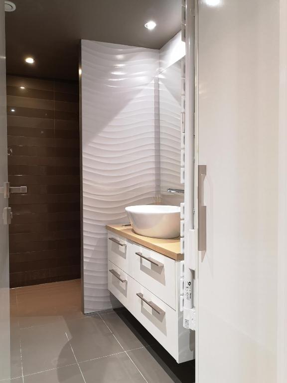 Beautiful duplex in the center of Paris - image 6