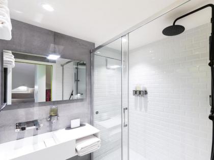 Exclusive Loft in Le Marais with AC - image 12