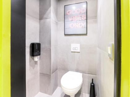 Exclusive Loft in Le Marais with AC - image 17