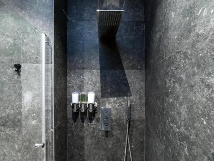 Exclusive Loft in Le Marais with AC - image 19