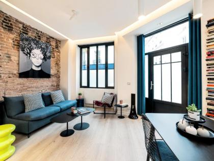 Exclusive Loft in Le Marais with AC - image 4