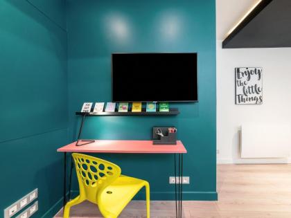 Exclusive Loft in Le Marais with AC - image 8
