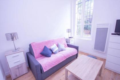 Superb quiet and comfortable studio apartment - image 1