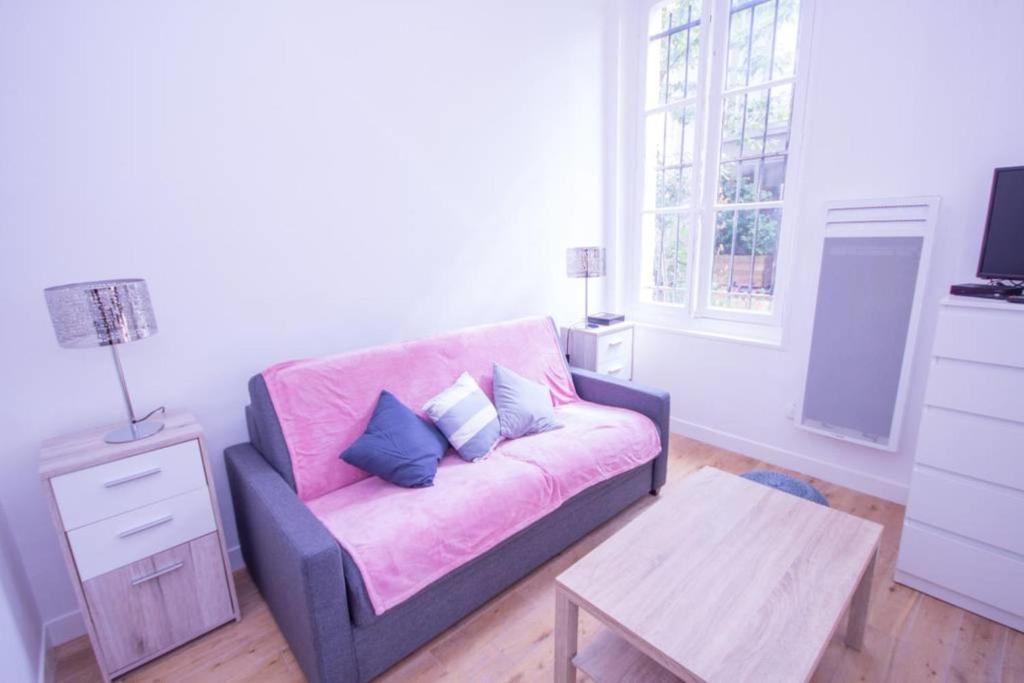 Superb quiet and comfortable studio apartment - main image