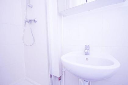 Superb quiet and comfortable studio apartment - image 12