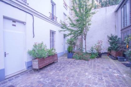 Superb quiet and comfortable studio apartment - image 17