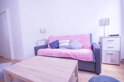 Superb quiet and comfortable studio apartment - image 3