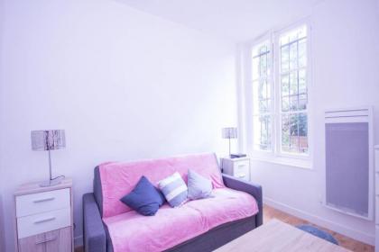 Superb quiet and comfortable studio apartment - image 5