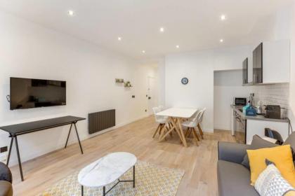 Amazing 2 Bedroom Parisian flat - image 20