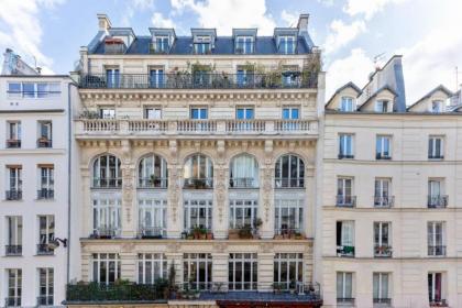 Amazing 2 Bedroom Parisian flat - image 4