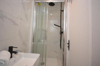 Edwin Suites - image 7