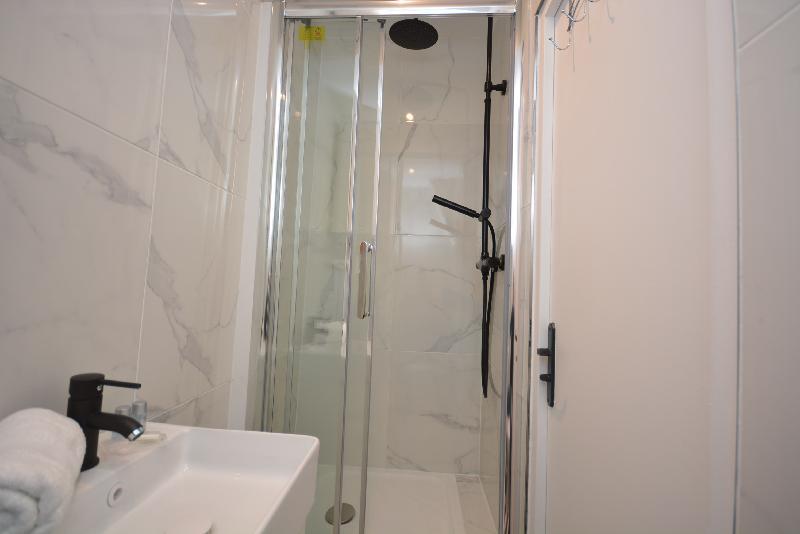 Edwin Suites - image 7