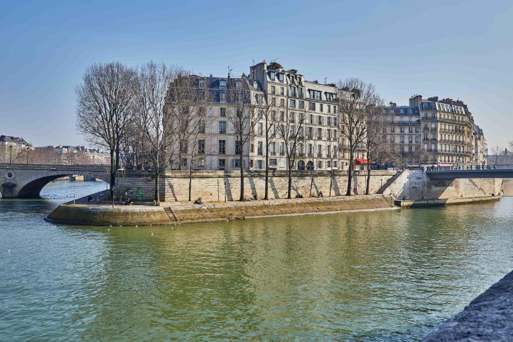 RESIDENCES HARCOURT - Ile Saint Louis - PARIS - image 2