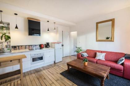 Calm and sunny apartment in Paris Central Paris 