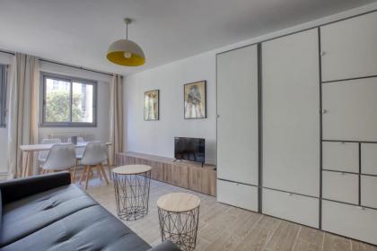 Superb apartment near the Bassin de la Villette - image 11