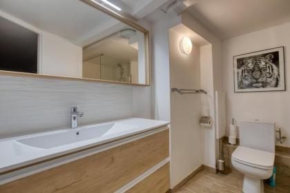 Superb apartment near the Bassin de la Villette - image 12