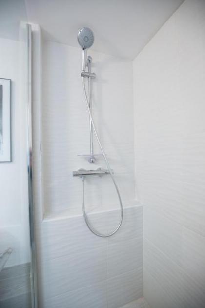 Superb apartment near the Bassin de la Villette - image 15