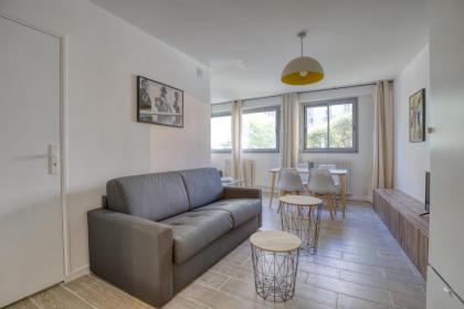 Superb apartment near the Bassin de la Villette - image 3