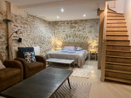 Large and unique souplex 60sqm well located - image 11