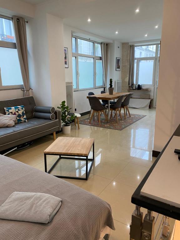 Large and unique souplex 60sqm well located - image 6