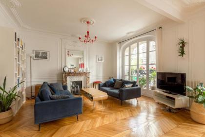 Veeve - Eiffel Elegance - image 13