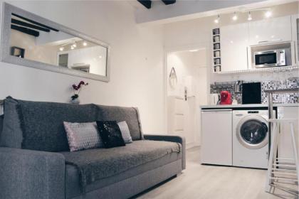 Ternes Cozy Studio - image 3