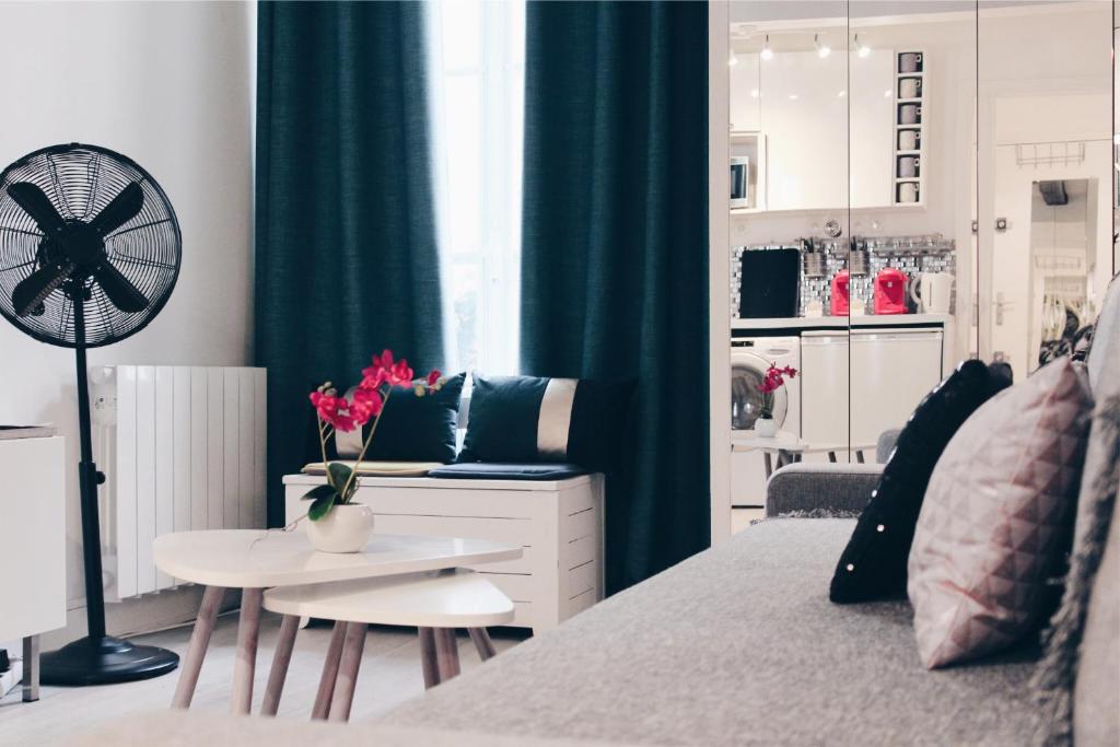 Ternes Cozy Studio - image 5