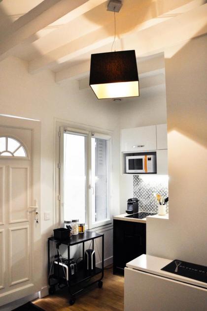 Charming duplex in Montmartre - image 2